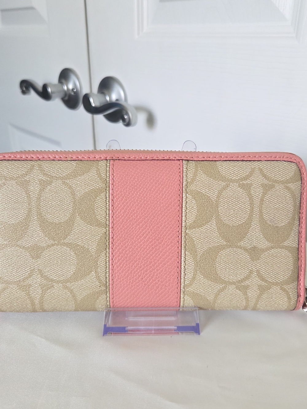 Coach Large Canvas Zip Around Wallet with Pink Lt Khaki - Picture 4 of 5